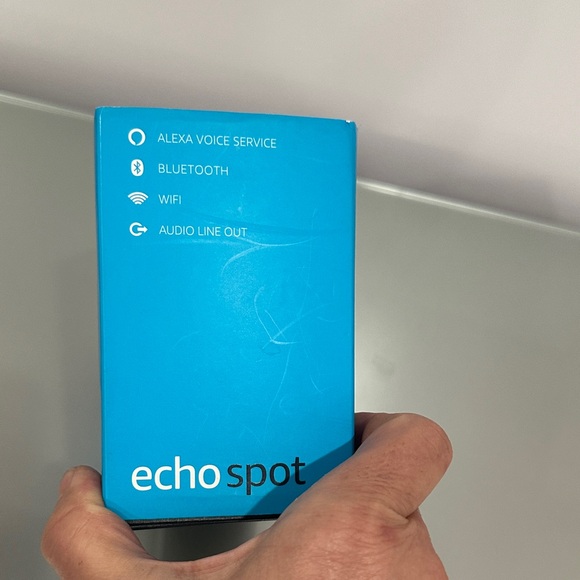 Amazon Echo Spot stylish , compact ECHO with a screen - Picture 3 of 7